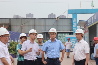 集團(tuán)公司董事長鄧華帶隊(duì)前往內(nèi)江市、隆昌市考察紡織、糧食儲(chǔ)運(yùn)、撬裝加油等項(xiàng)目